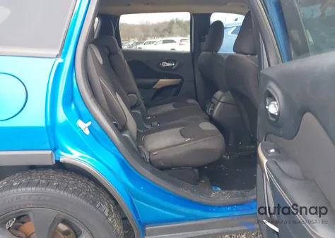 2018 Jeep Cherokee Latitude Fwd z USA, uszkodzony, nr VIN 1C4PJLCB9JD556652